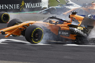 Fernando Alonso, McLaren MCL33 startta kaza yapıyor