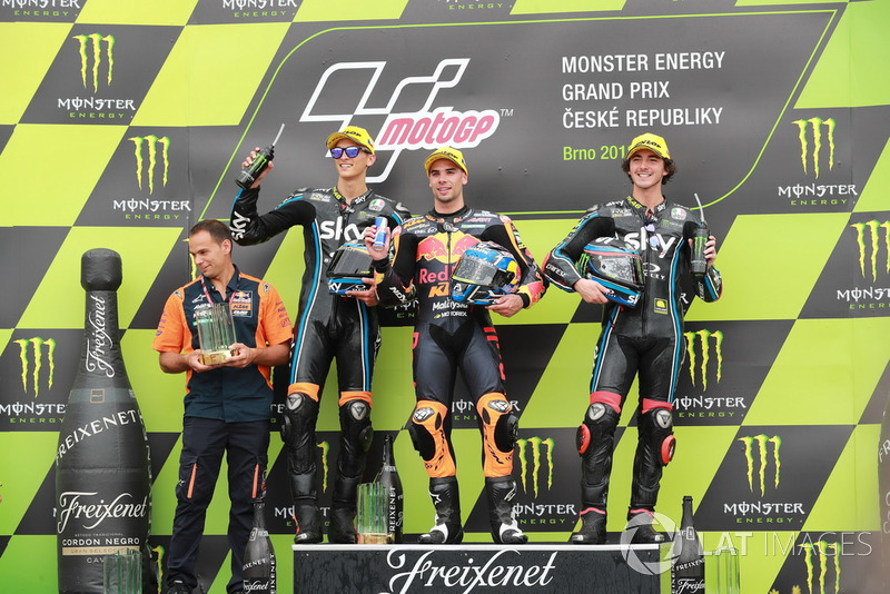 Podio: il secondo classificato Luca Marini, Sky Racing Team VR46, il vincitore della gara Miguel Oliveira, Red Bull KTM Ajo, il terzo classificato Francesco Bagnaia, Sky Racing Team VR46