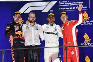 Max Verstappen, Red Bull Racing, Lewis Hamilton, Mercedes AMG F1 e Sebastian Vettel, Ferrari, festeggiano sul podio