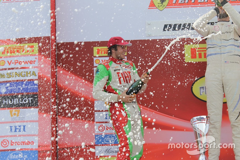 Benjamin Hites, Ferrari of Miami, festeggia sul podio