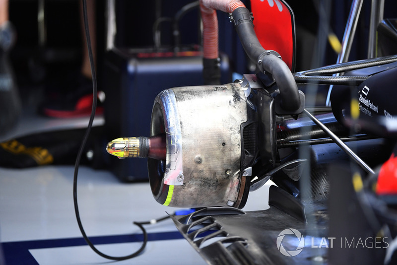 Red Bull Racing RB14 cubo de roda traseira