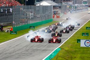 Start of the race with Kimi Raikkonen, Ferrari SF71H, leading Sebastian Vettel, Ferrari SF71H and Lewis Hamilton, Mercedes AMG F1 W09