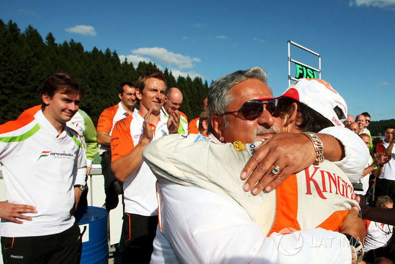 Dr. Vijay Mallya, Force India F1 Team Owner celebrates with second placed Giancarlo Fisichella, Force India F1 VJM02