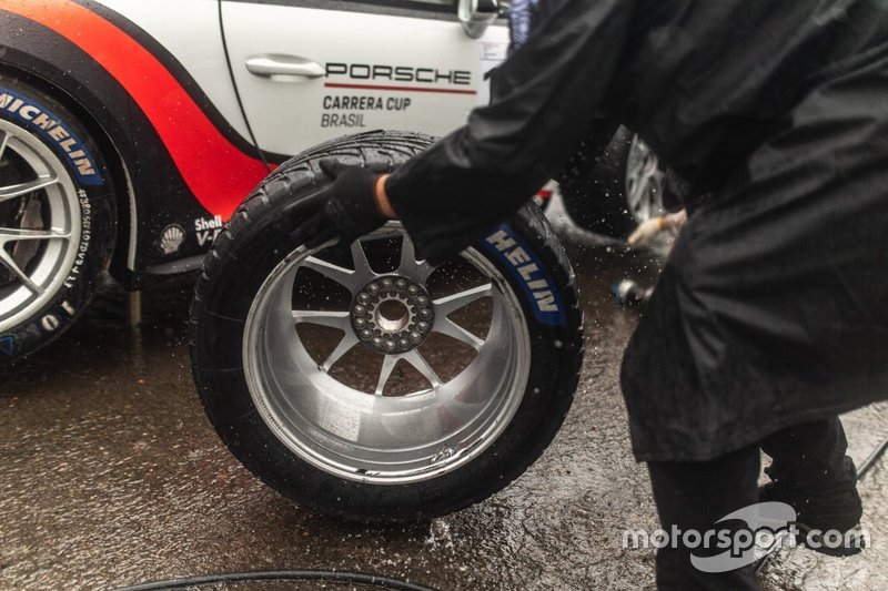 Pneus Michelin de chuva foram usados nesta quinta