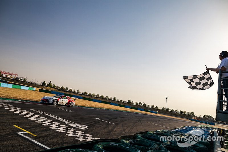 Yarış galibi Ayhancan Güven, Porsche 911 GT3, Pierre Martinet by Almeras