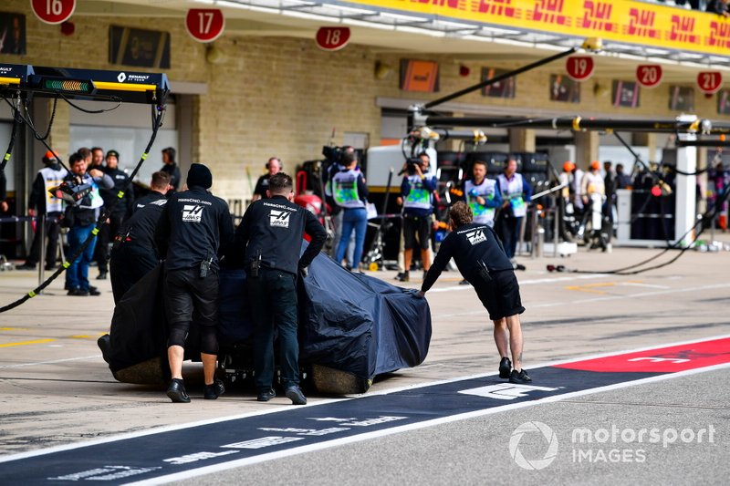 The car of Romain Grosjean, Haas F1 Team VF-19 is returned to the pit lane