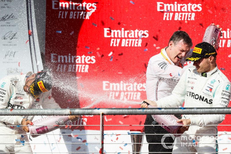 Il Campione del Mondo Lewis Hamilton, Mercedes AMG F1, il vincitore della gara Valtteri Bottas, Mercedes AMG F1 e James Allison, direttore tecnico, Mercedes AMG, festeggiano sul podio