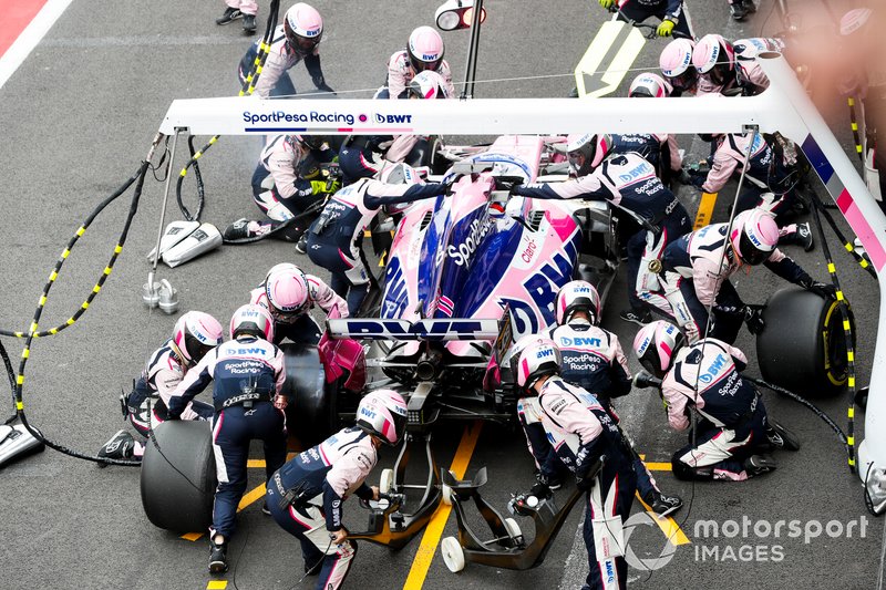 Sergio Perez, Racing Point RP19, pit stop