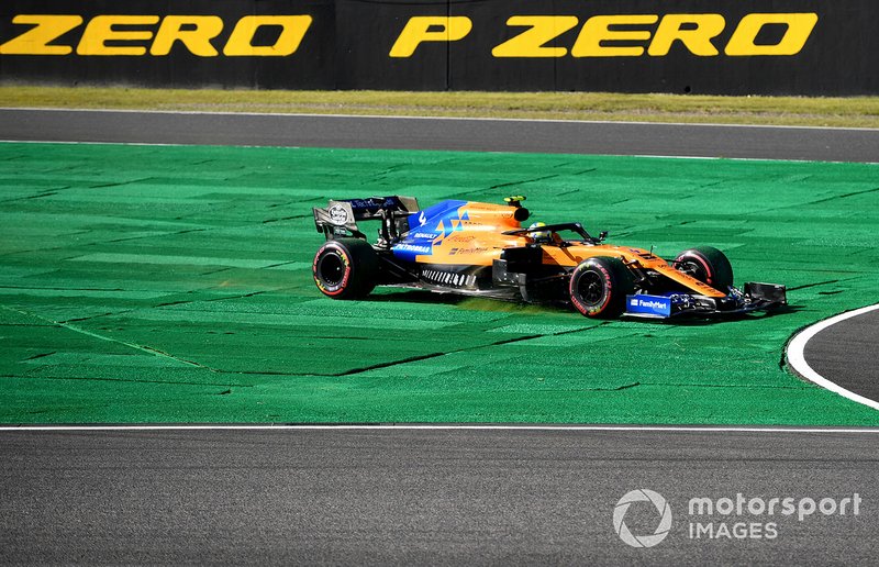 Lando Norris, McLaren MCL34, runs wide