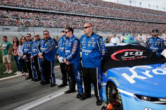 Ricky Stenhouse Jr., JTG Daugherty Racing, Chevrolet Camaro Kroger and crew members