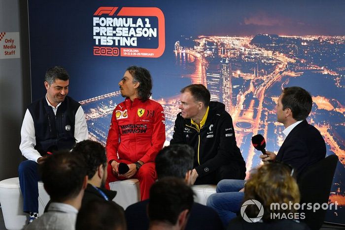 Michael Masi, Director de Carrera, Laurent Mekies, Director Deportivo, Ferrari y Alan Permane, Director Deportivo, Renault Sport F1 Team en la conferencia de prensa