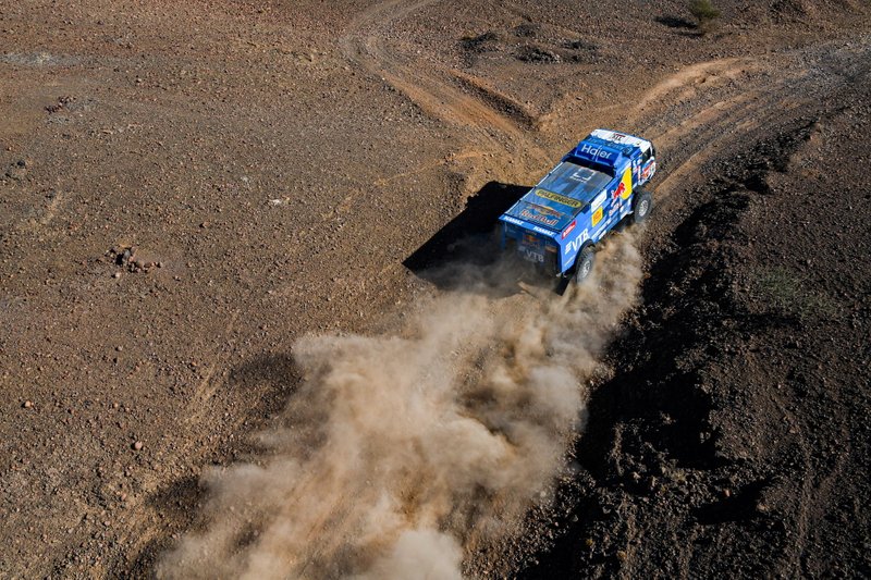 #511 Team KAMAZ Master: Andrey Karginov, Andrey Mokeev, Igor Leonov