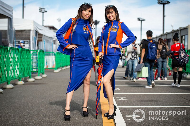 Грид-герлз команды Red Bull KTM