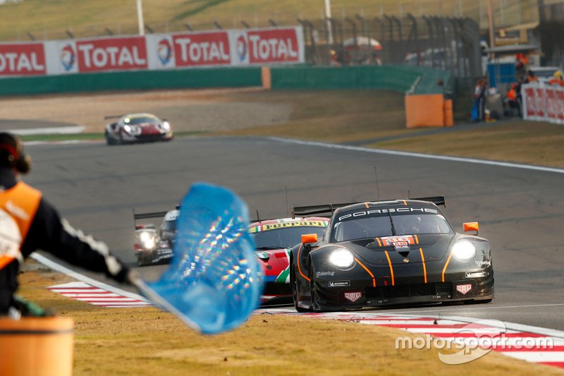 #86 Gulf Racing Porsche 911 RSR: Michael Wainwright, Benjamin Barker, Andrew Watson