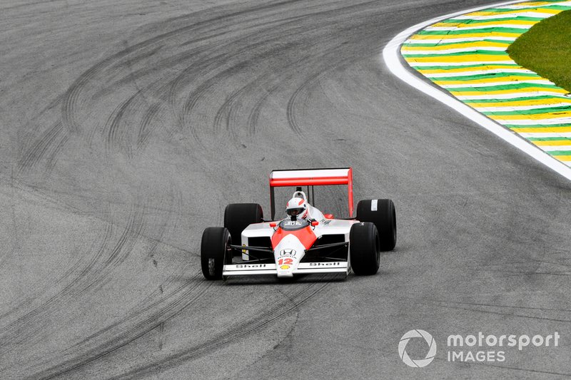 Martin Brundle conduce el McLaren MP4/4