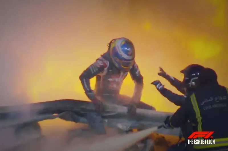 Exposition de la monoplace de Romain Grosjean après l'accident du GP de Bahreïn 2020