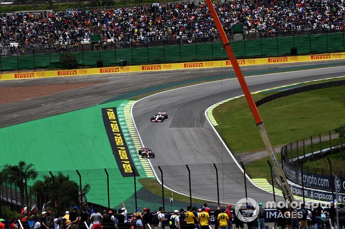 Valtteri Bottas, Alfa Romeo C42, Mick Schumacher, Haas VF-22