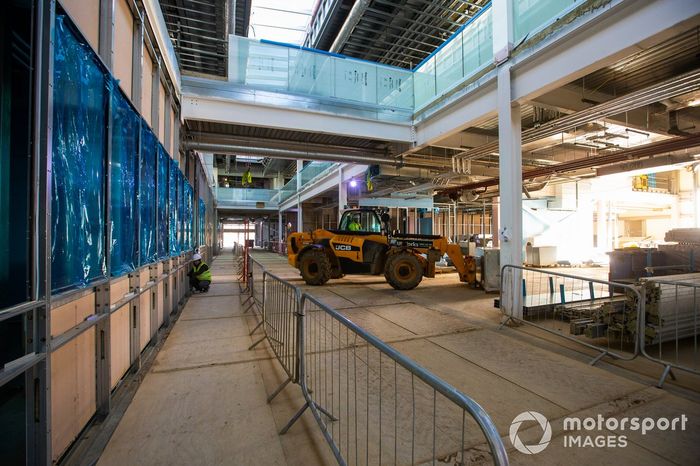 Visita a la fábrica de Aston Martin en Silverstone