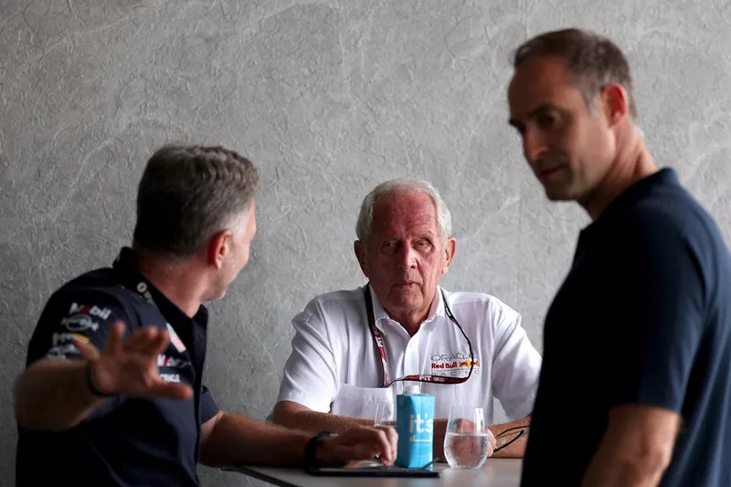 Oliver Mintzlaff, directeur général de Red Bull GmbH, Christian Horner, directeur de l'équipe Red Bull Racing, Dr. Helmut Marko, consultant, Red Bull Racing