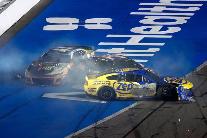 Noah Gragson, Front Row Motorsports Ford, Ricky Stenhouse Jr., Hyak Motorsports Chevrolet, Riley Herbst, 23XI Racing Toyota