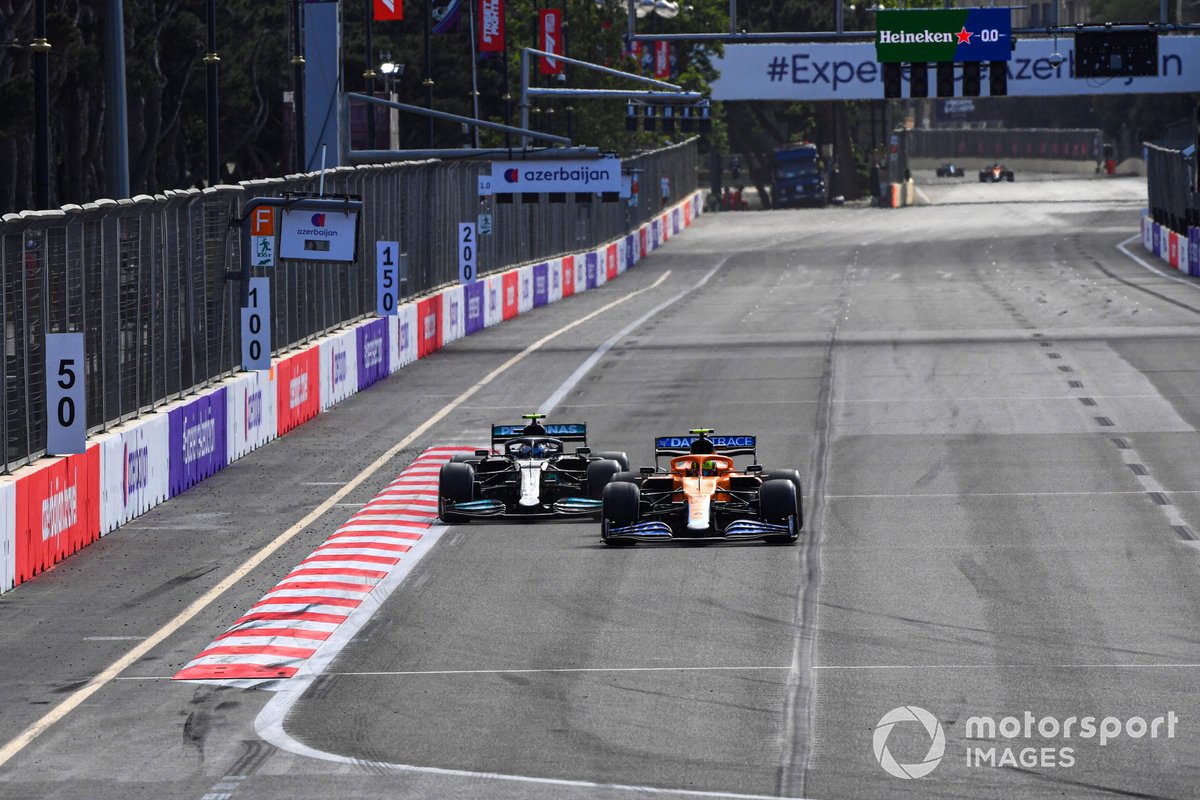 Lando Norris, McLaren MCL35M, Valtteri Bottas, Mercedes W12