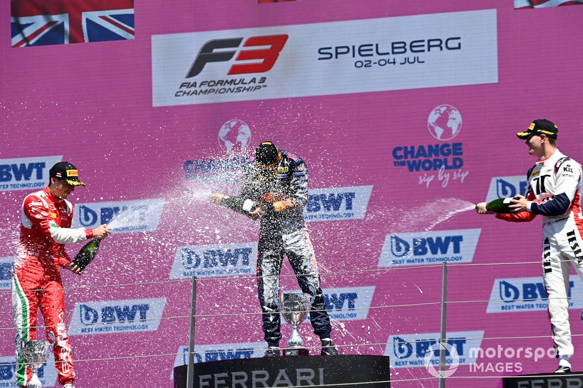 Podio: Ganador Dennis Hauger, Prema Racing, segundo lugar Olli Caldwell, Prema Racing, tercer lugar Logan Sargeant, Charouz Racing System
