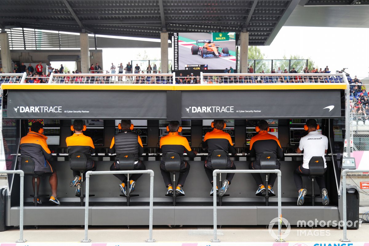 Il team McLaren al muretto dei box