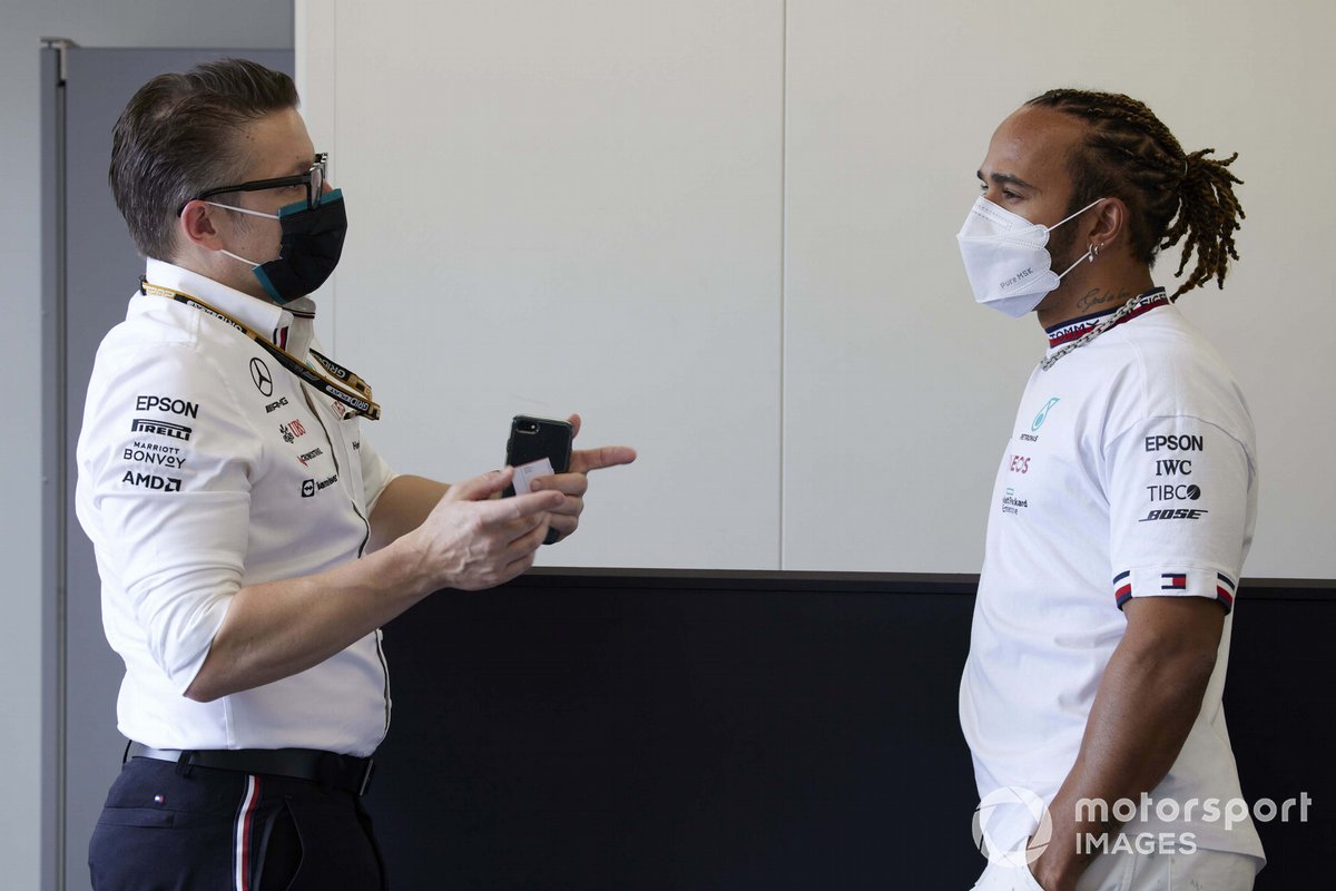 Lewis Hamilton, Mercedes, with Andrew Shovlin, Trackside Engineering Director, Mercedes AMG