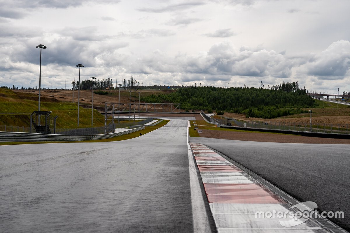 Igora Drive, downhill straight between 11th and 12th corners