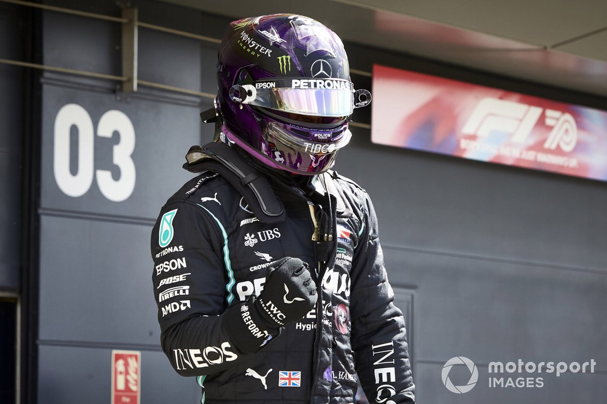 Ganador de la pole Lewis Hamilton, Mercedes-AMG F1 celebra en Parc Ferme
