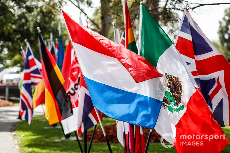 Banderas en Albert Park