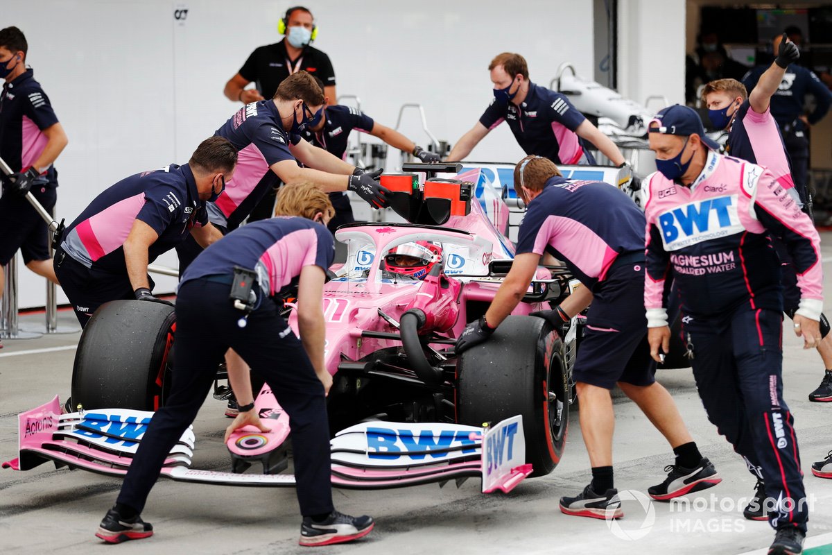 Sergio Perez, Racing Point RP20, torna in garage