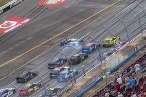 Ryan Blaney, Team Penske, Ford Mustang leads the field in the final lap