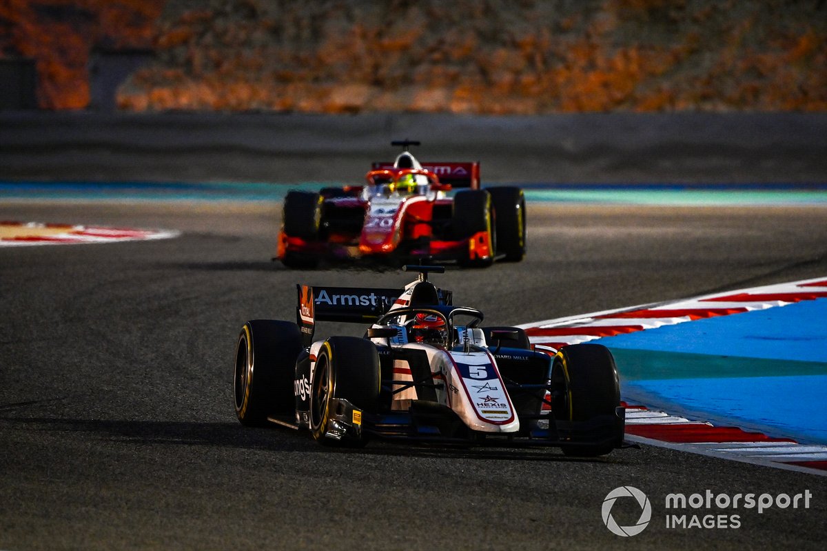 Marcus Armstrong, ART Grand Prix, precede Mick Schumacher, Prema Racing
