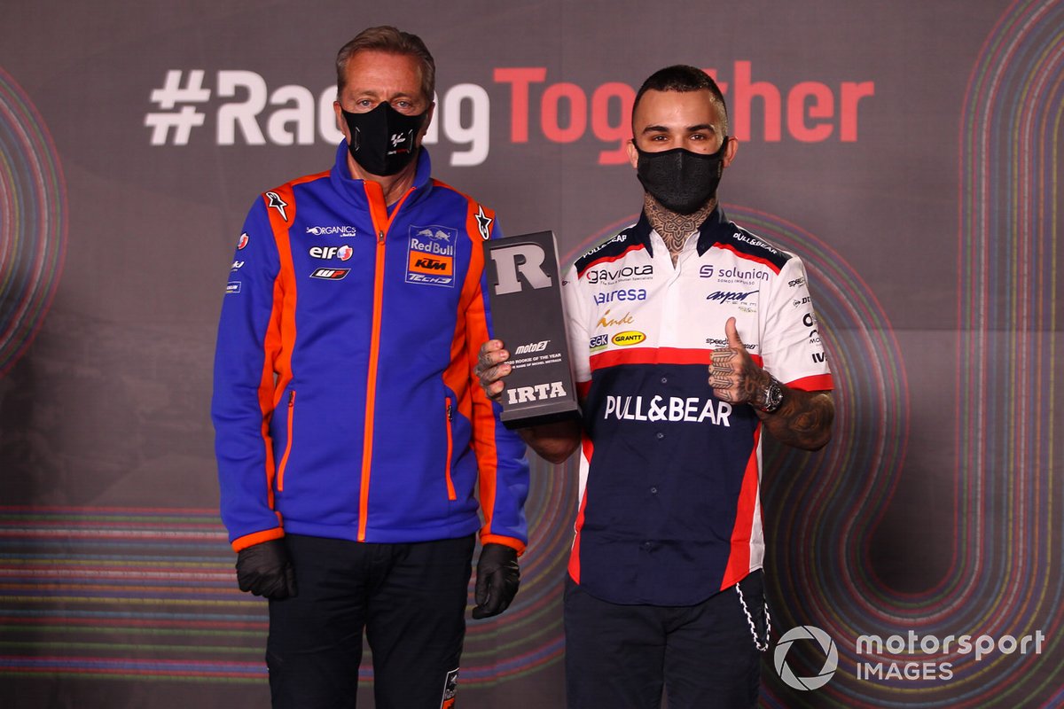 El debutante del año de Moto2 Aron Canet, Angel Nieto Team, con Herve Poncharal