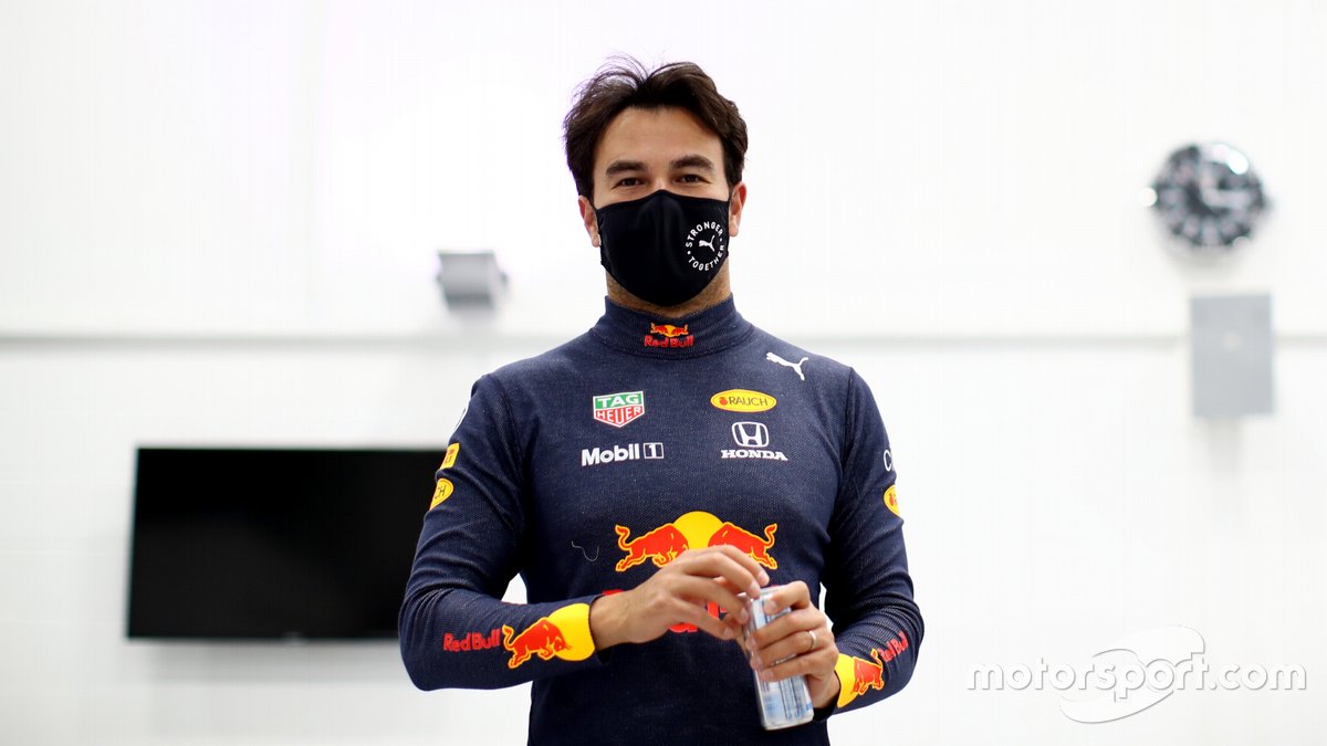 Sergio Pérez Red Bull uniforme