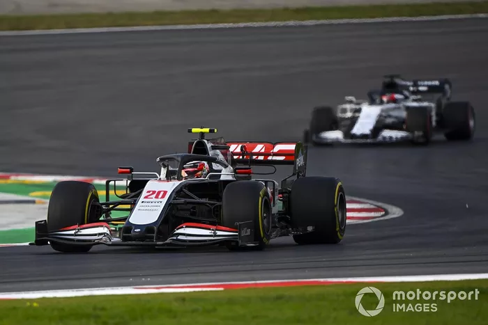 Kevin Magnussen, Haas VF-20, Daniil Kvyat, AlphaTauri AT01