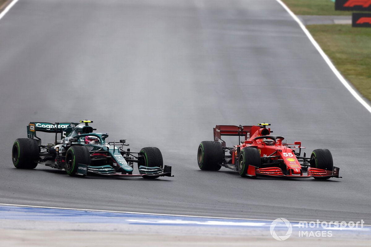 Carlos Sainz Jr, Ferrari SF21, Sebastian Vettel, Aston Martin AMR21