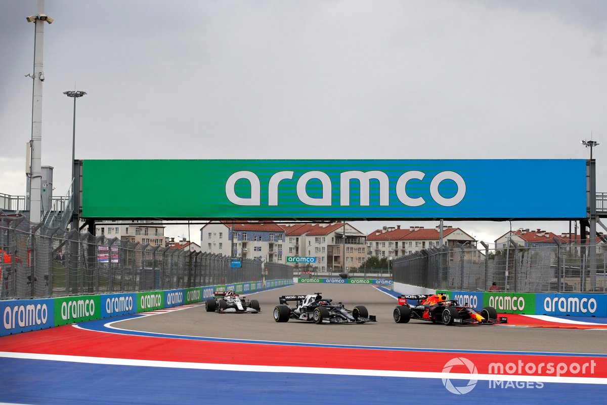 Max Verstappen, Red Bull Racing RB16B, Yuki Tsunoda, AlphaTauri AT02, and Antonio Giovinazzi, Alfa Romeo Racing C41