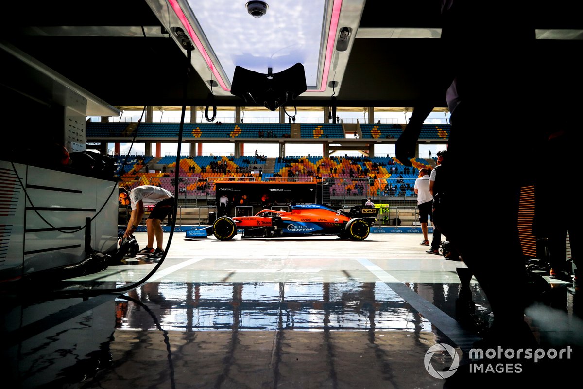 Daniel Ricciardo, McLaren MCL35M, in pit lane