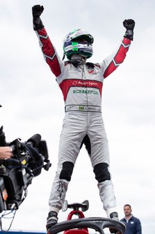 Podyum: Yarış galibi Lucas Di Grassi, Audi Sport ABT Schaeffler
