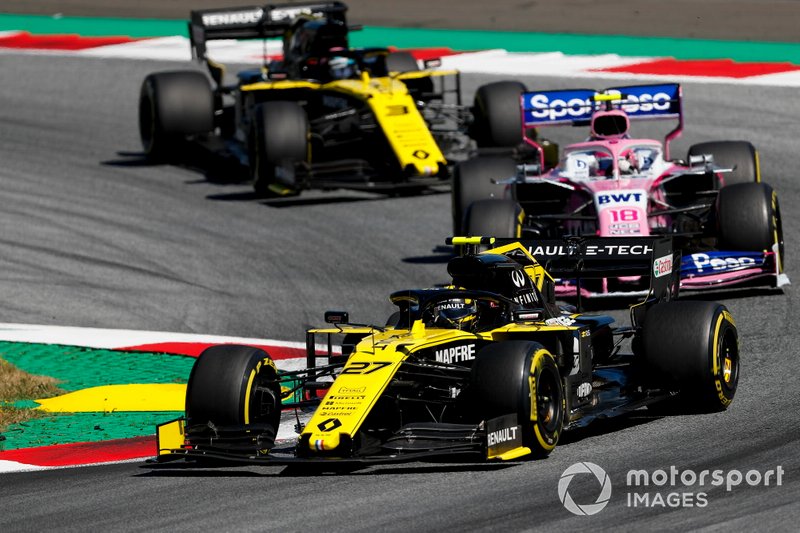 Nico Hulkenberg, Renault F1 Team R.S. 19 leads Lance Stroll, Racing Point RP19 and Daniel Ricciardo, Renault F1 Team R.S.19