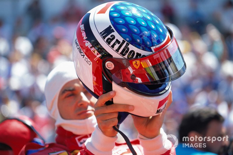 Jean Alesi gets ready on the grid