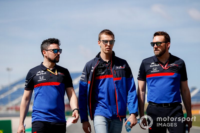 Daniil Kvyat, Toro Rosso walks the track