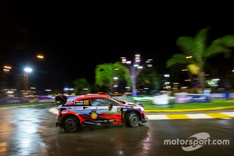 Thierry Neuville, Nicolas Gilsoul, Hyundai Motorsport Hyundai i20 Coupe WRC con Andrea Adamo, Team principal Hyundai Motorsport