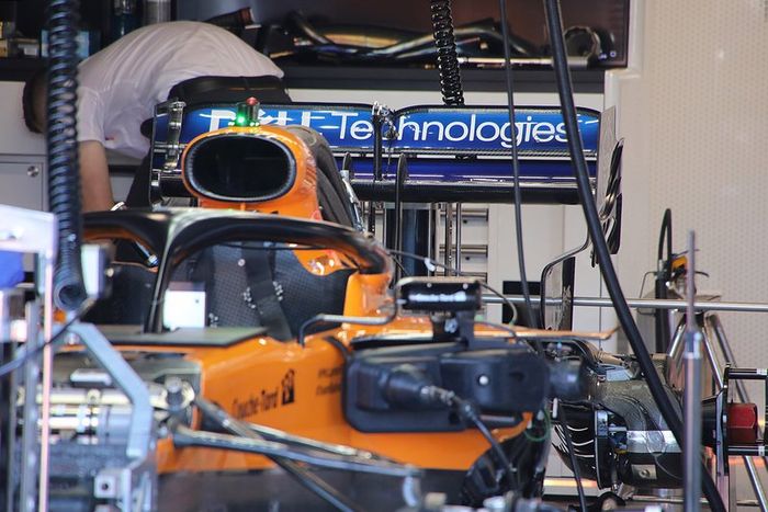 Detalle del alerón trasero del McLaren MCL34
