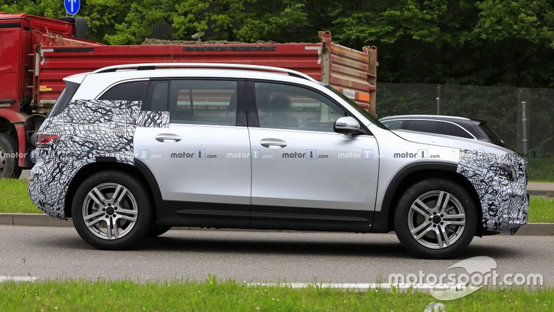 Шпигунське фото Mercedes GLB 2020 року