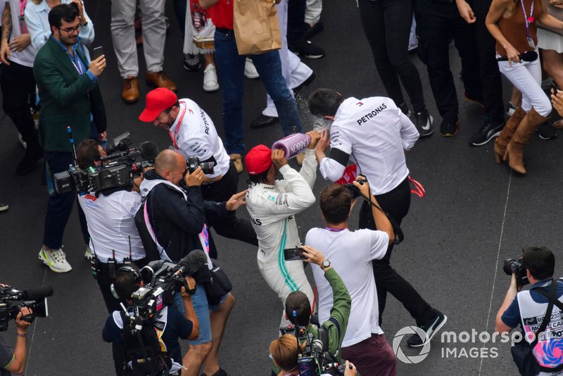 Lewis Hamilton, Mercedes AMG F1, 1st position, celebrates with Toto Wolff, Executive Director (Business), Mercedes AMG