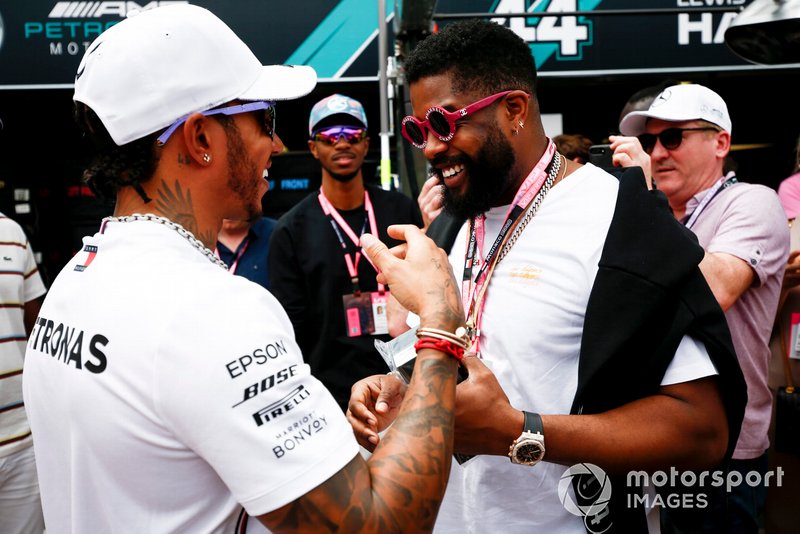 Lewis Hamilton, Mercedes AMG F1, ve P.K. Subban ve Odell Beckham Jr