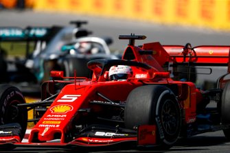 Sebastian Vettel, Ferrari SF90 voor Lewis Hamilton, Mercedes AMG F1 W10